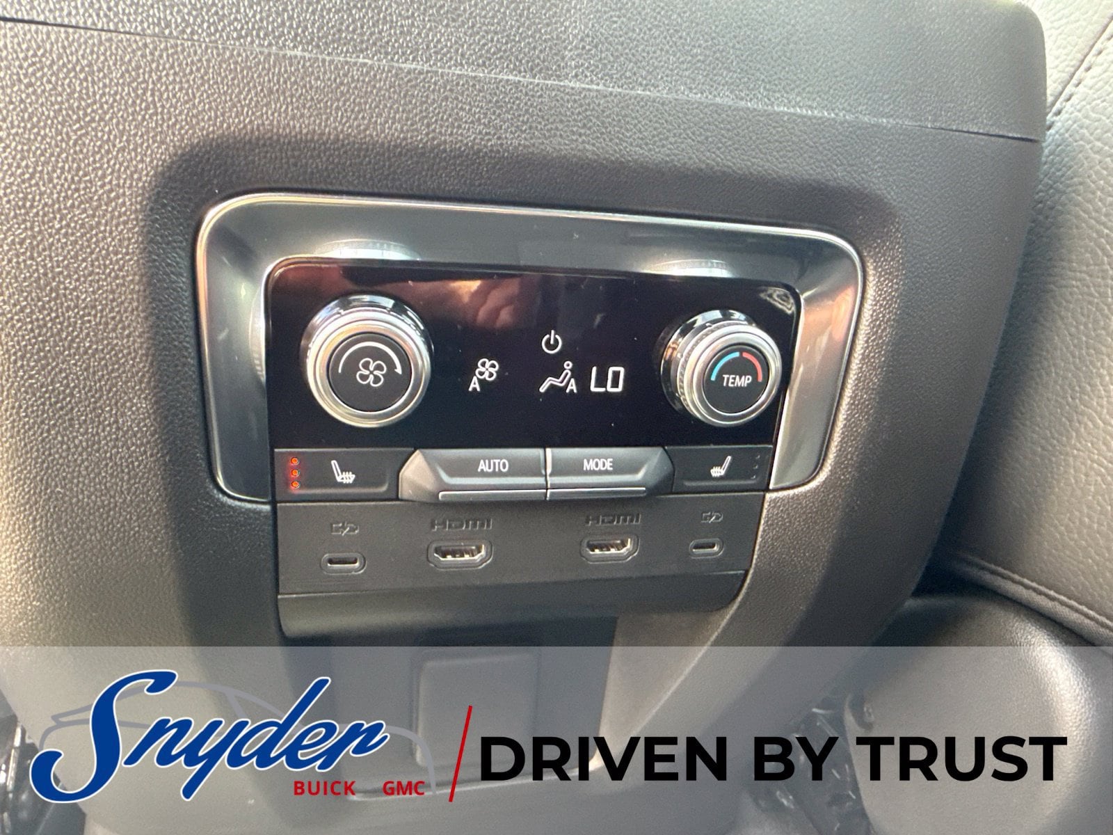 2026 GMC Yukon Denali - Photo 25