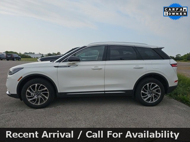 2022 Lincoln Corsair Standard photo 2