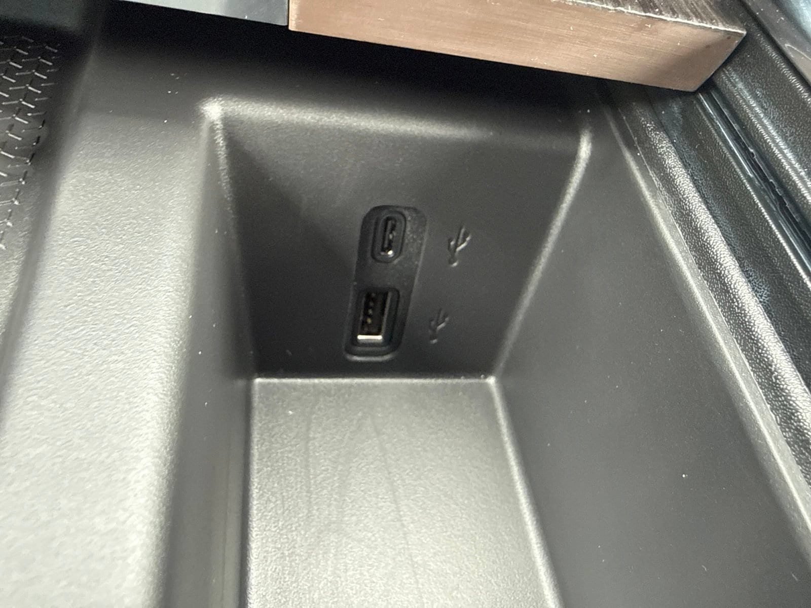 2027 GMC Acadia Denali - Photo 45