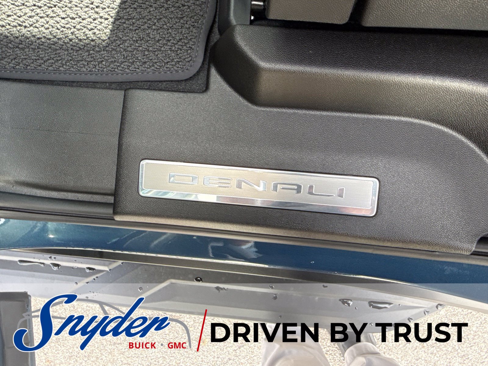 2026 GMC Yukon Denali - Photo 28