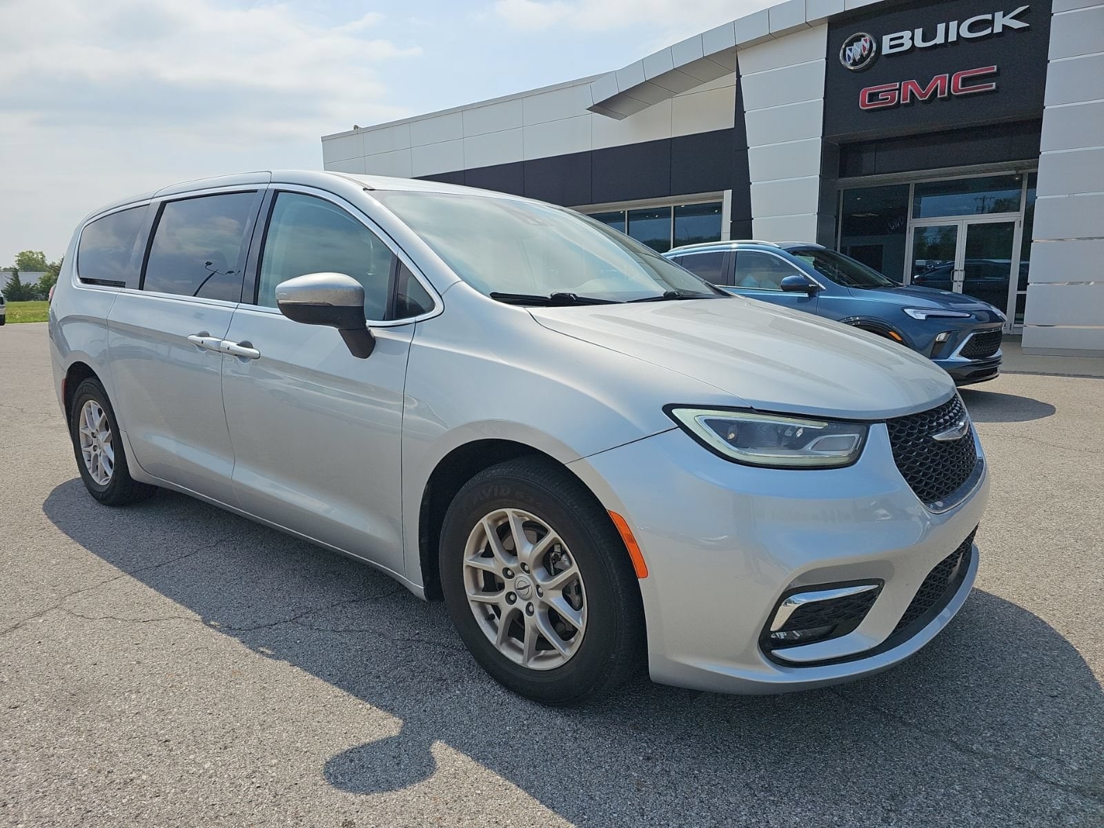 Used 2023 Chrysler Pacifica Touring L with VIN 2C4RC1BG8PR624191 for sale in Napoleon, OH