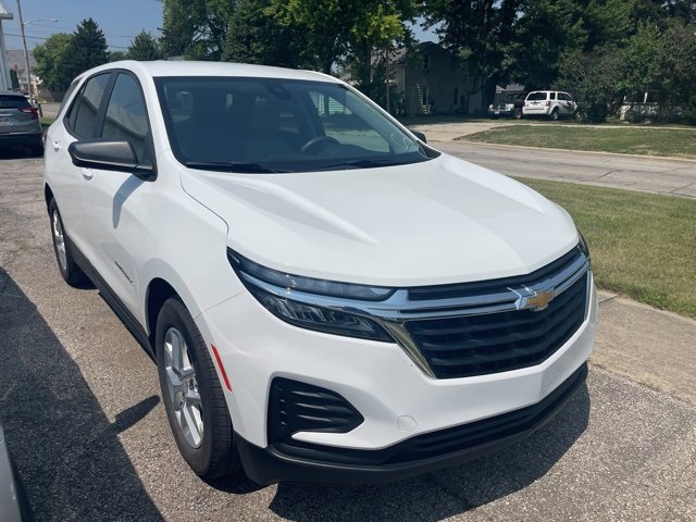 2022 Chevrolet Equinox LS photo 2
