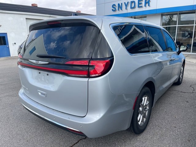 2024 Chrysler Pacifica Touring L photo 3