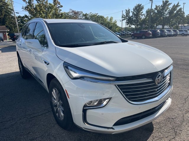 2024 Buick Enclave Essence photo 2