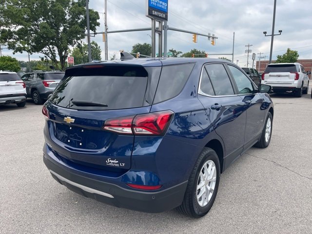 2022 Chevrolet Equinox LT photo 2