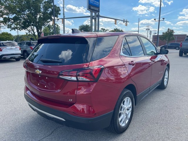 2024 Chevrolet Equinox LT photo 3
