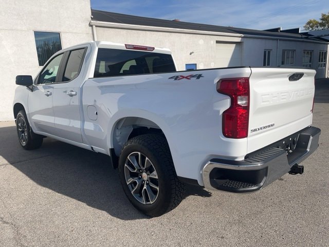 2025 Chevrolet Silverado 1500 LT photo 3