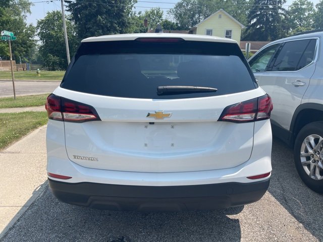 2022 Chevrolet Equinox LS photo 4