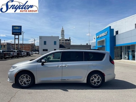 2023 Chrysler Pacifica Limited Van Passenger Van