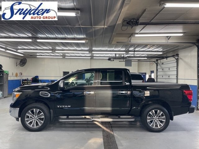 2017 Nissan Titan SL's photo