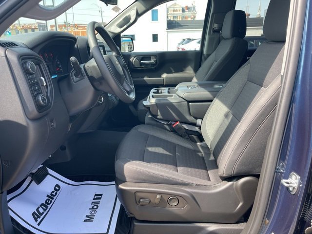 2022 Chevrolet Silverado 1500 Custom photo 3