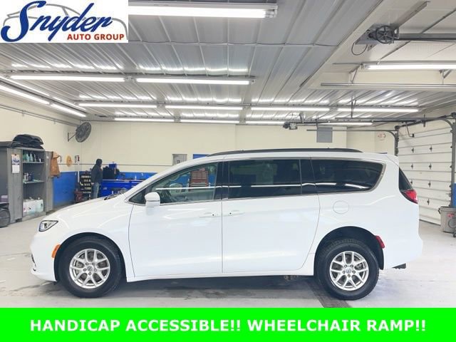 2022 Chrysler Pacifica Touring L's photo