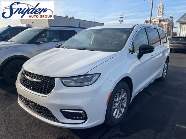 2024 Chrysler Pacifica Touring L's photo