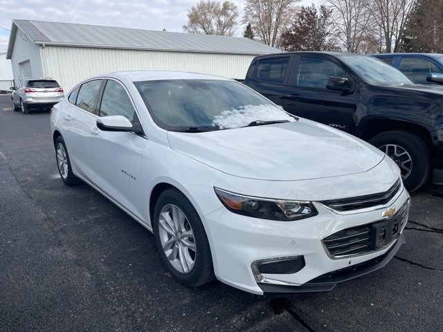 2017 Chevrolet Malibu 1LT photo 2