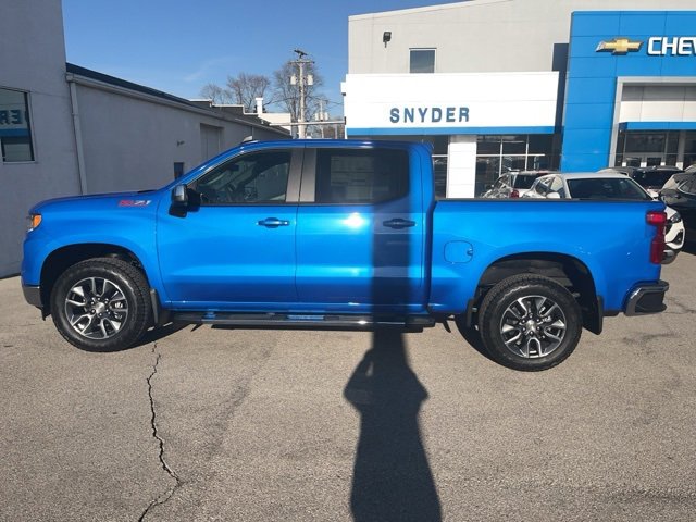 2025 Chevrolet Silverado 1500 LT photo 2