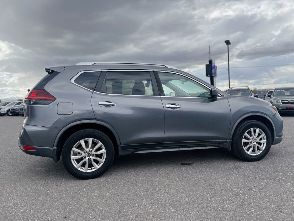 2018 Nissan Rogue SV photo 2