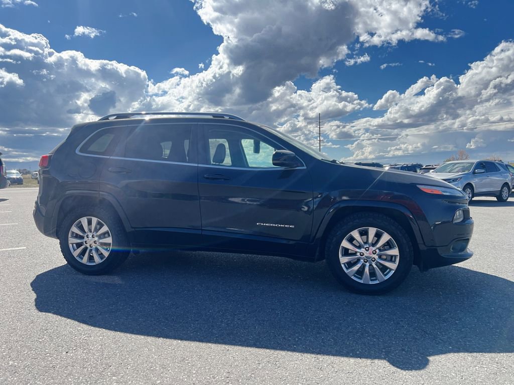 2017 Jeep Cherokee Overland photo 2