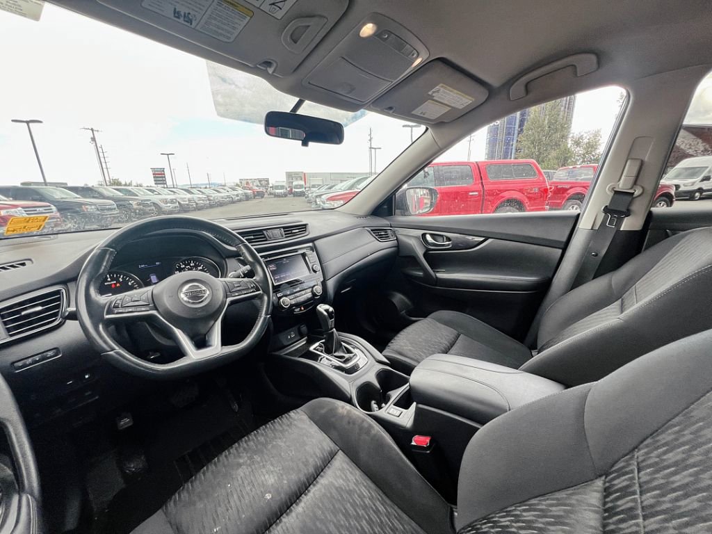 2018 Nissan Rogue SV photo 4