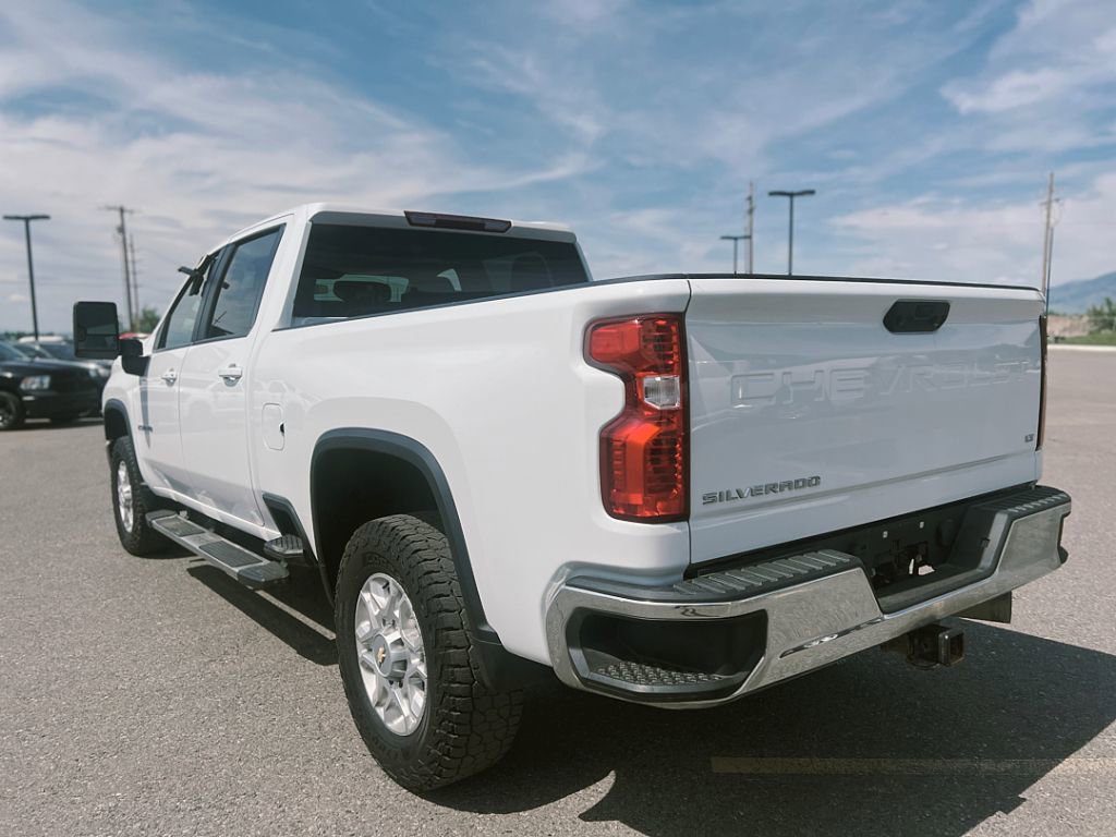 2022 Chevrolet Silverado 2500HD LT photo 3