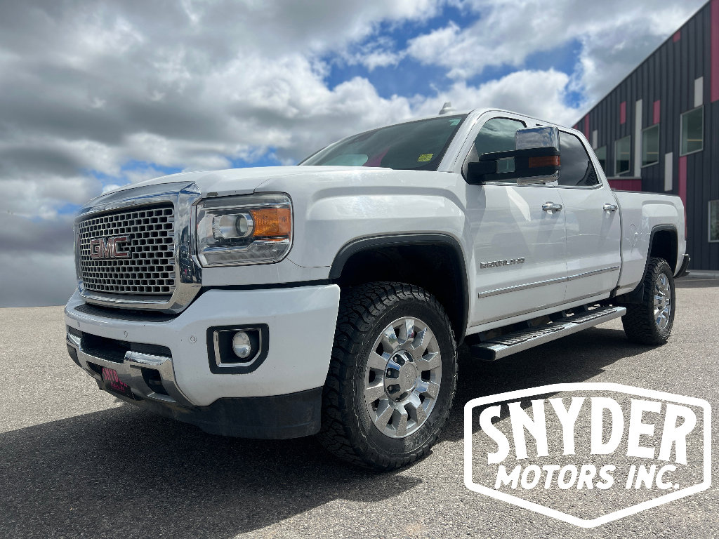 2016 GMC Sierra 4WD Crew Cab Standard Box Denali's photo