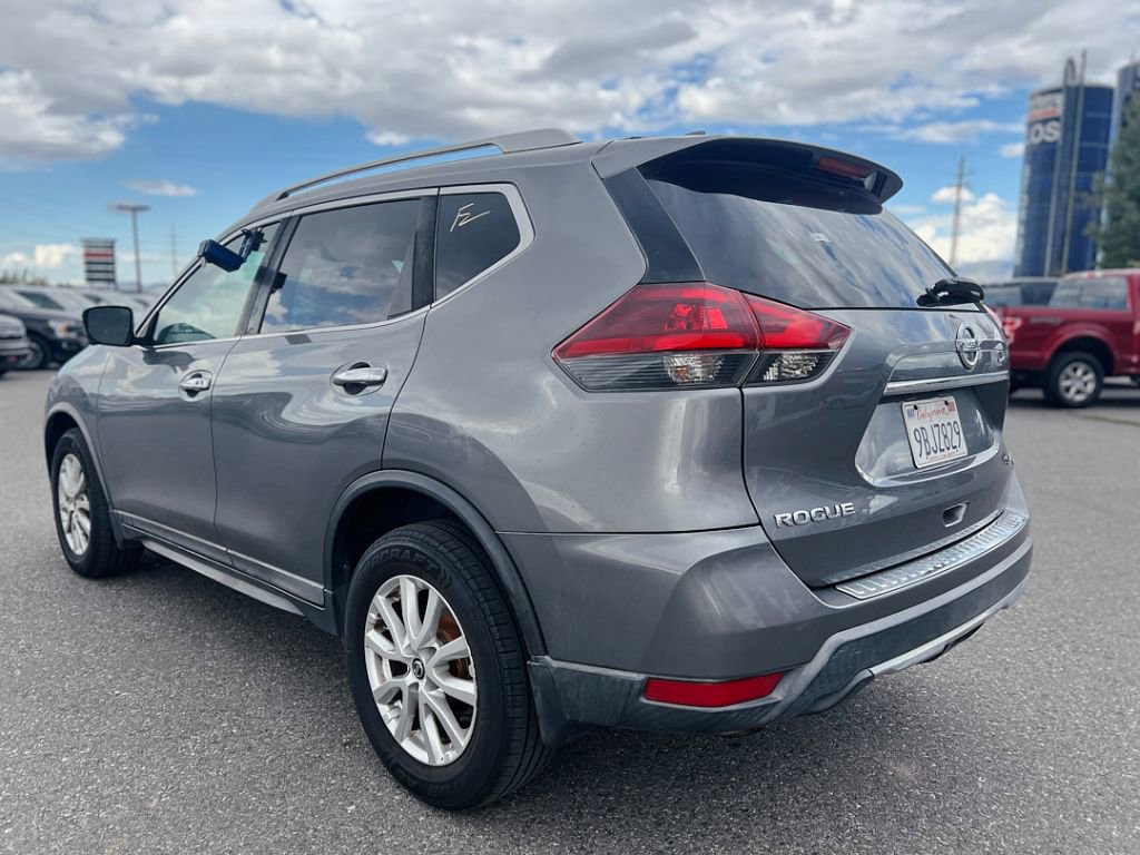2018 Nissan Rogue SV photo 3