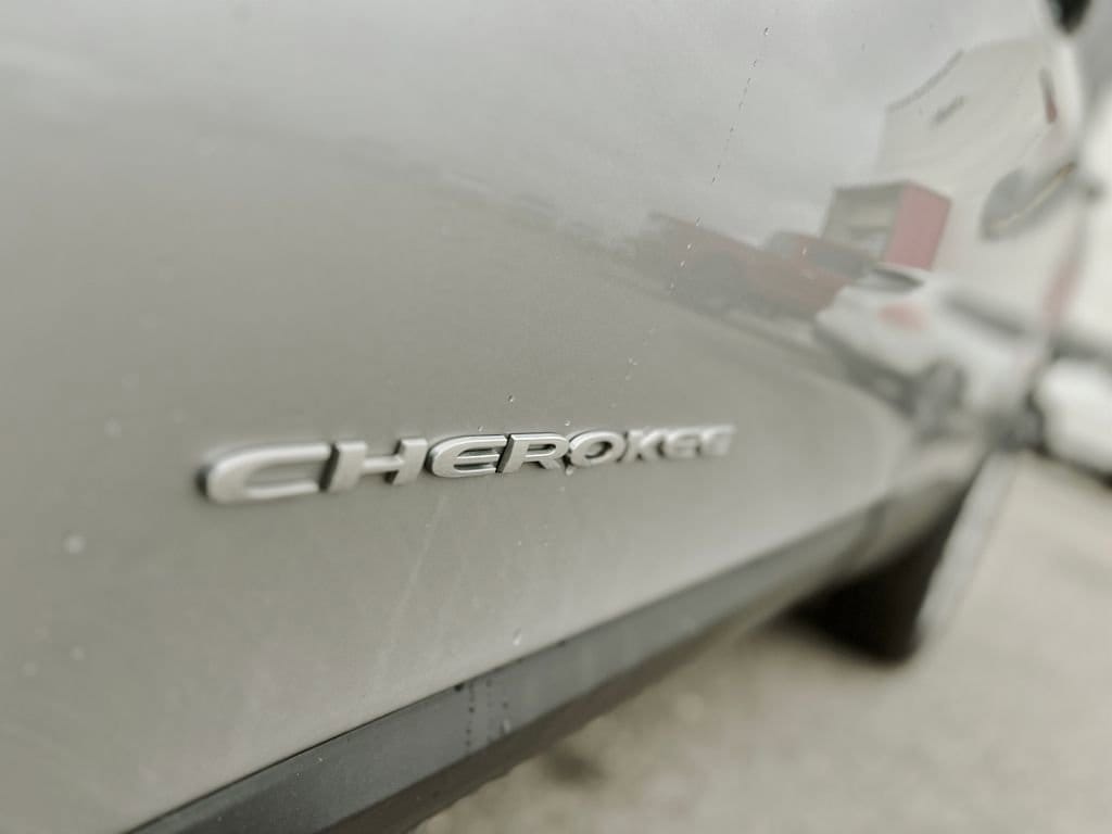 Image of 2015 Jeep Cherokee Latitude 4x4 SUV