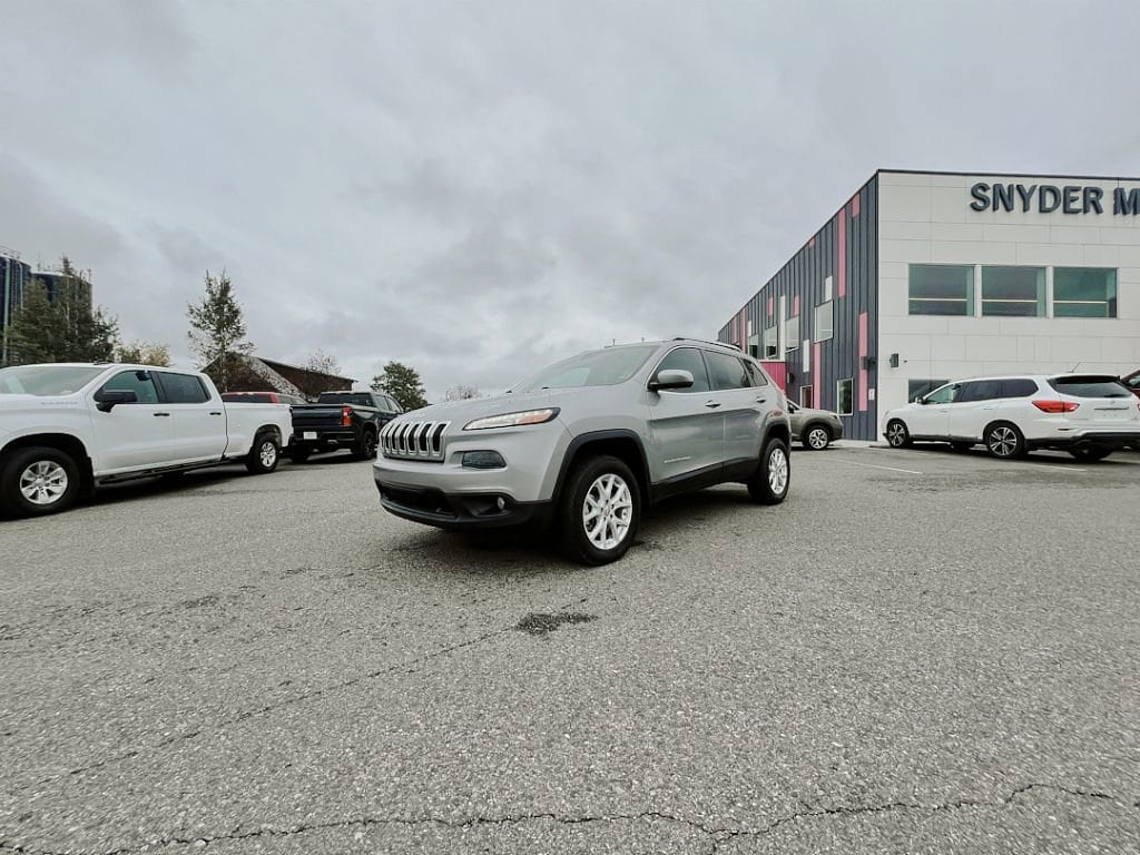 Image of 2015 Jeep Cherokee Latitude 4x4 SUV
