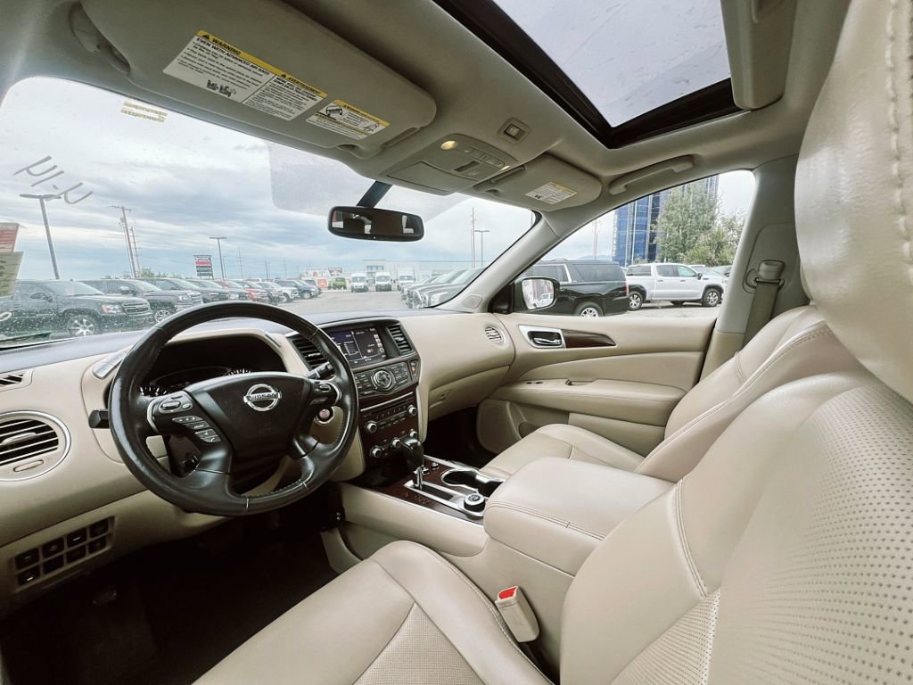 2017 Nissan Pathfinder Platinum photo 4