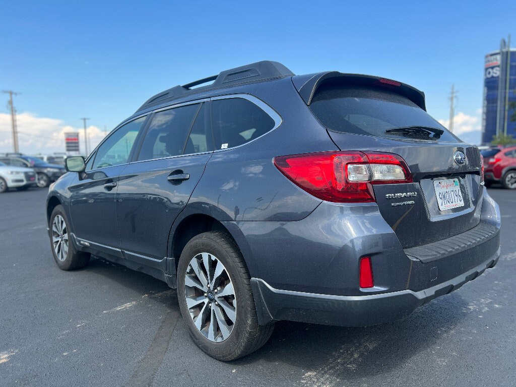 Used 2015 Subaru Outback 2.5i Limited w/Moonroof/KeylessAccess/Nav/EyeSight SUV