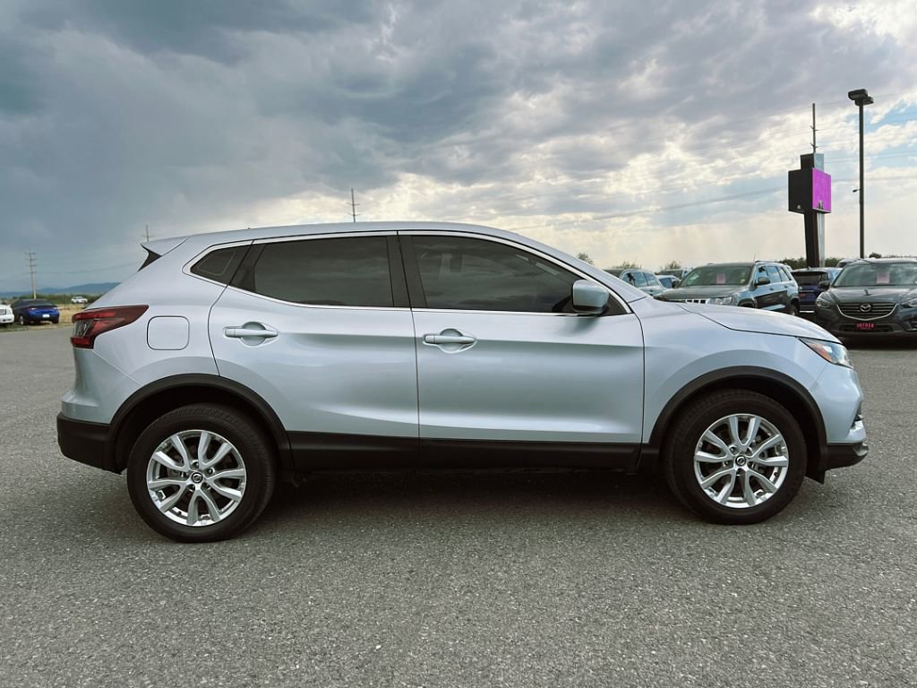 2021 Nissan Rogue Sport S photo 2