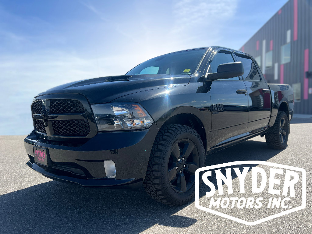 2023 RAM 1500 Classic Express Crew Cab 4x4 5'7's photo