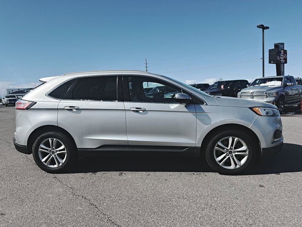 2019 Ford Edge SEL photo 2