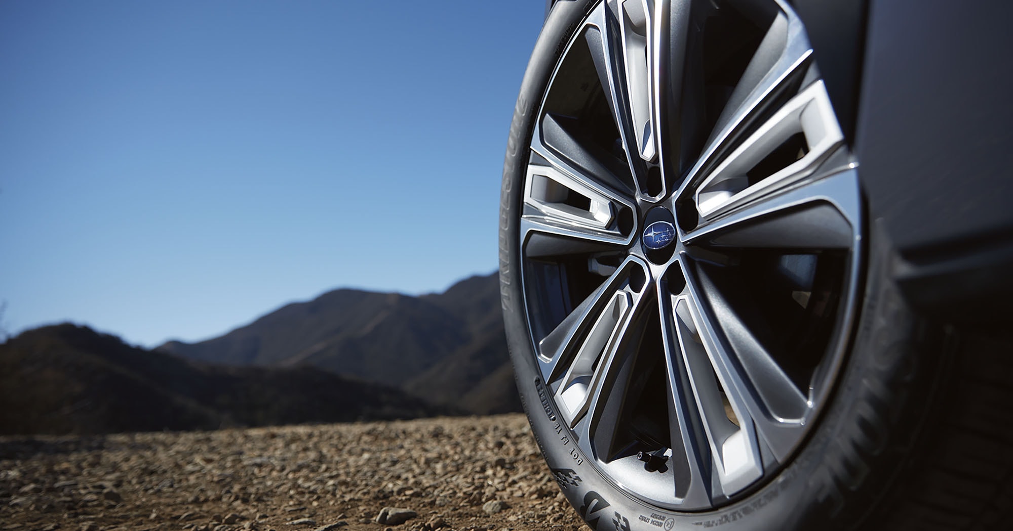  A close-up of the 20-inch alloy wheels on the 2023 Solterra Touring.