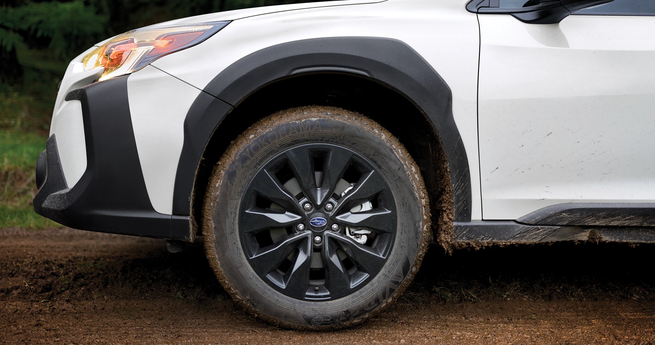 A close-up of the 18-inch alloy wheels of the 2023 Outback Onyx Edition.