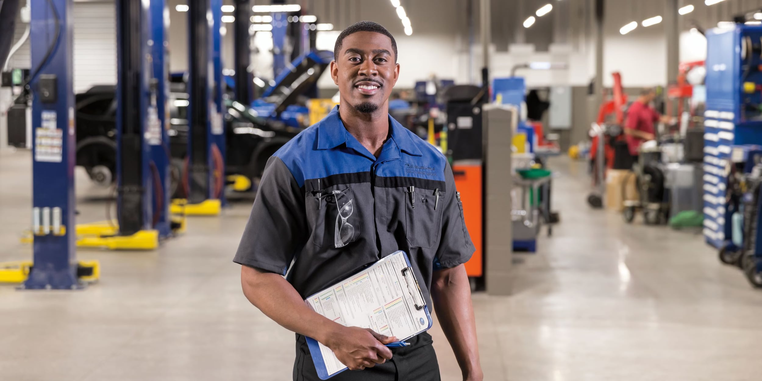  Image of service representative smiling and holding a clipboard.