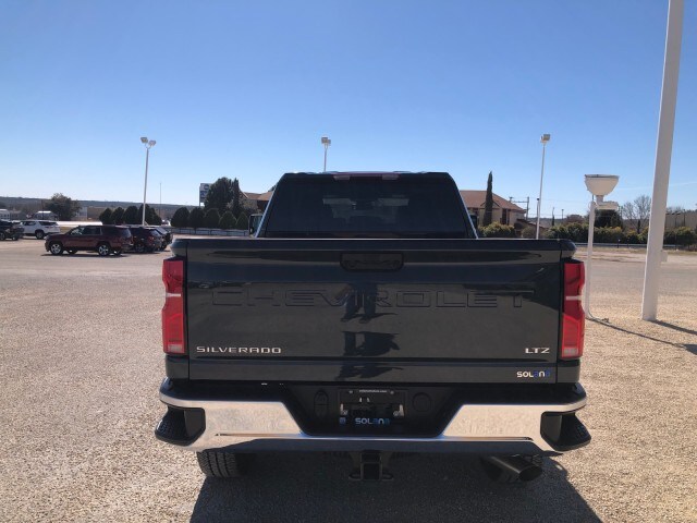 2025 Chevrolet Silverado 2500HD LTZ photo 4