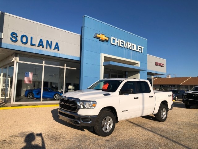 2023 RAM 1500 Big Horn/Lone Star 4x4 Crew Cab 5'7's photo