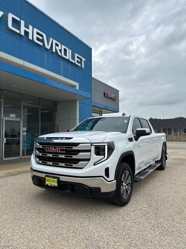 2026 GMC Sierra 4WD Crew Cab Short Box SLE's photo