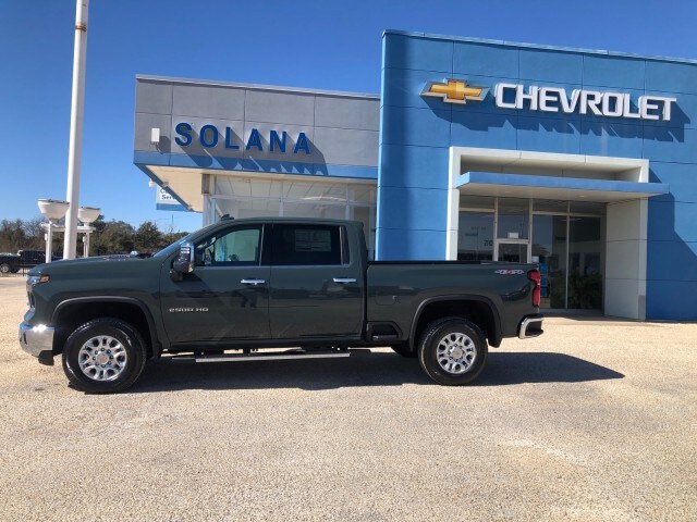 2025 Chevrolet Silverado 2500HD LTZ photo 2