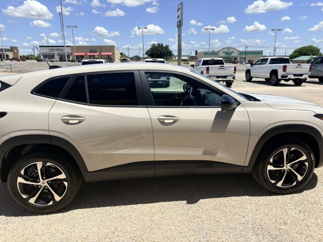 2026 Chevrolet Trax RS - Photo 2