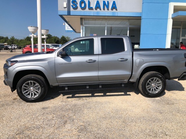2026 Chevrolet Colorado LT photo 2