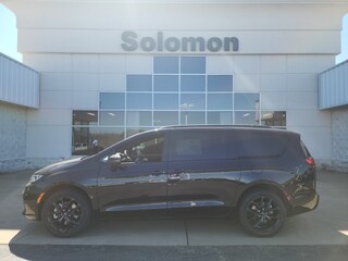 New 2023 Chrysler Pacifica TOURING L AWD Passenger Van For Sale Brownsville PA