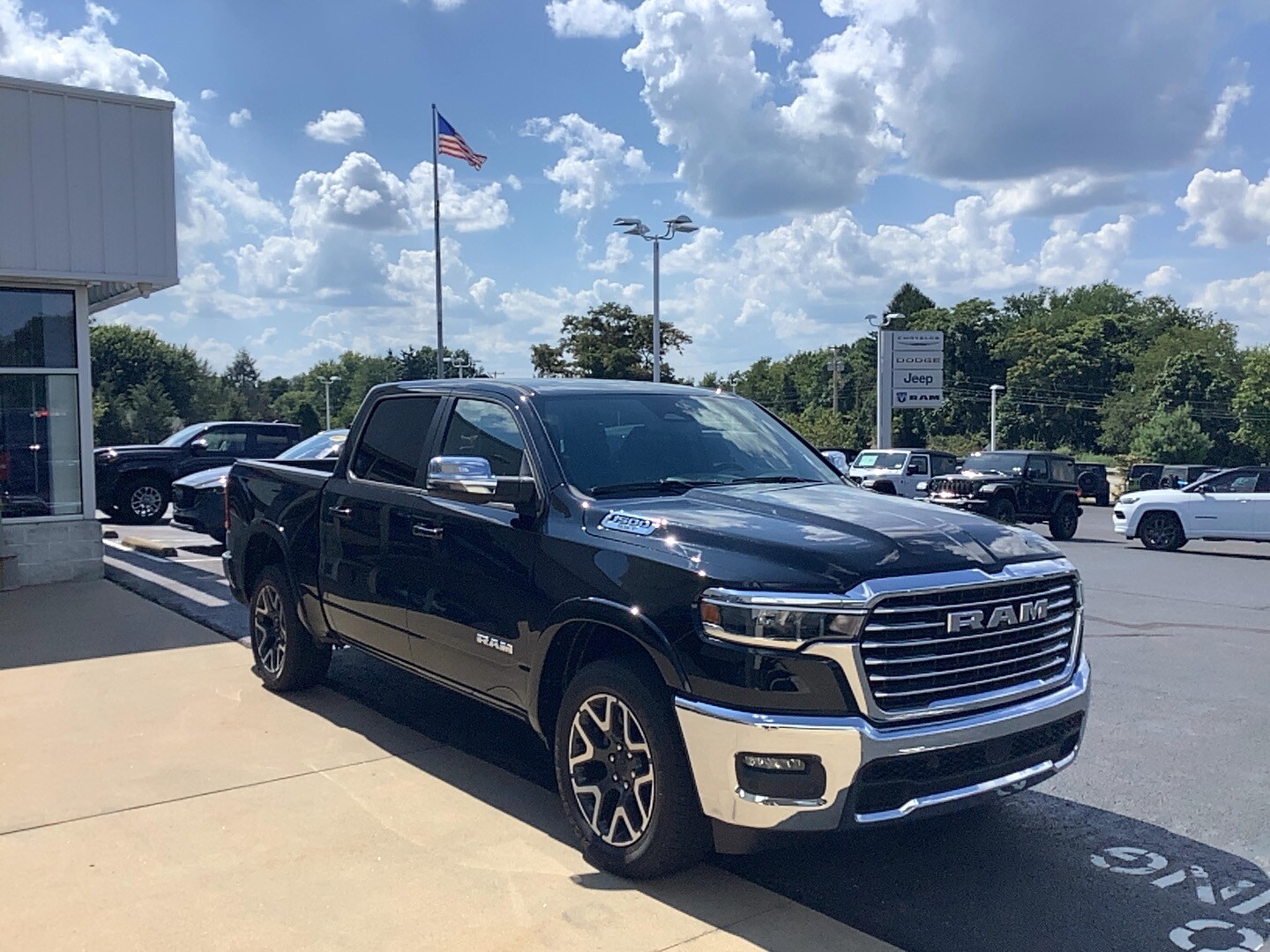 2025 Ram 1500 Laramie photo 3