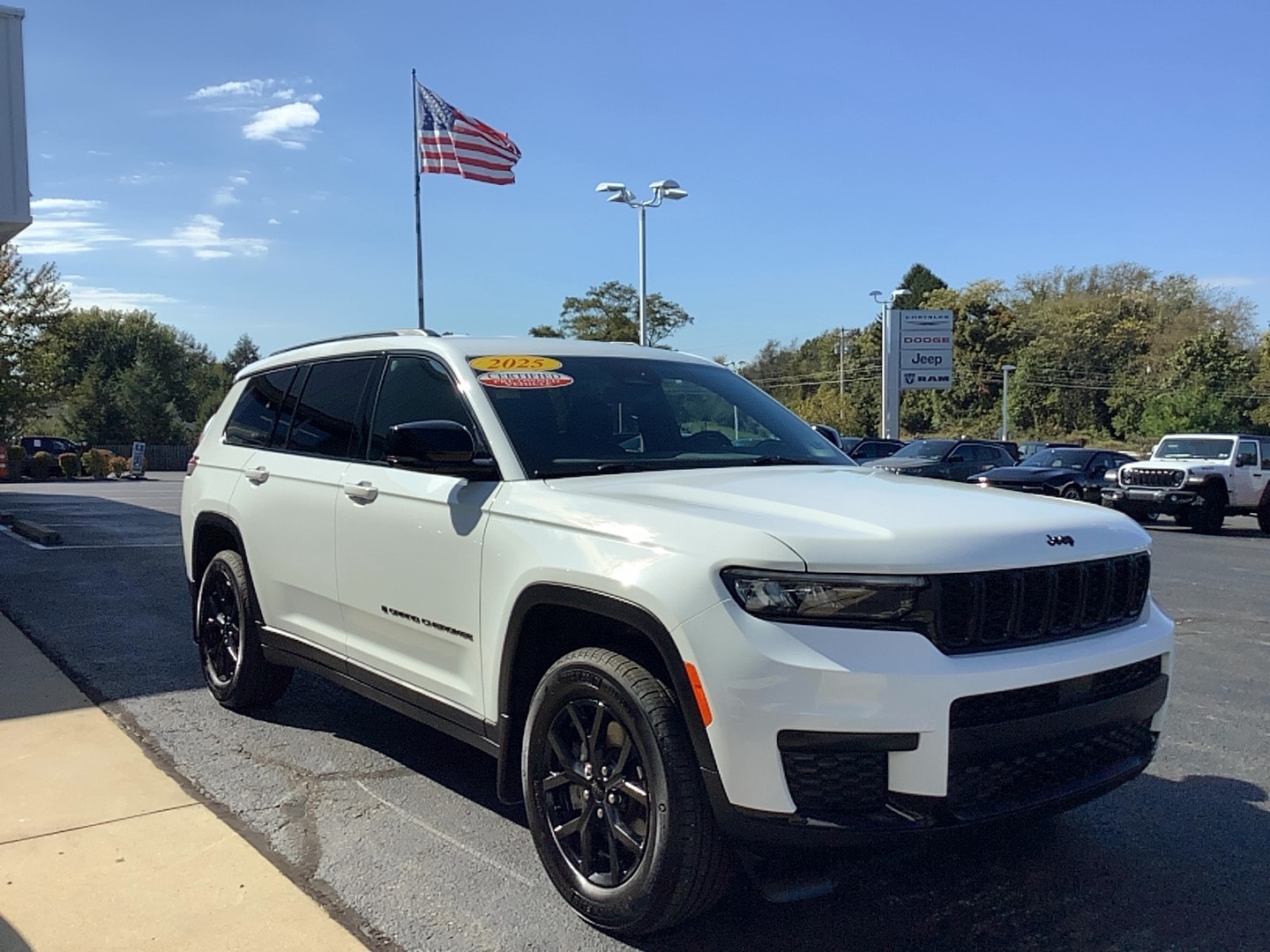 2025 Jeep Grand Cherokee L photo 3 of 14