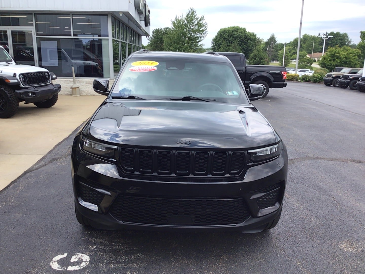 2025 Jeep Grand Cherokee Altitude X Diamond Black Crystal Pearlcoat at Solomon CJD Carmichaels