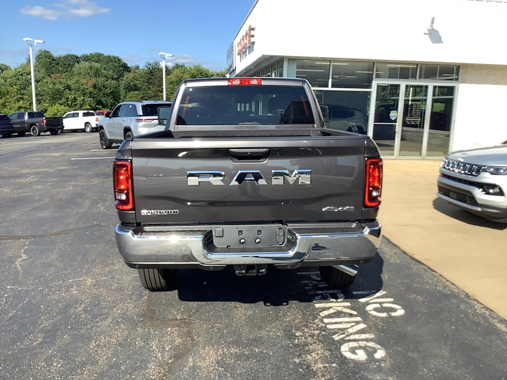 New 2026 Ram 2500 BIG HORN CREW CAB 4X4 6'4 BOX Pickup