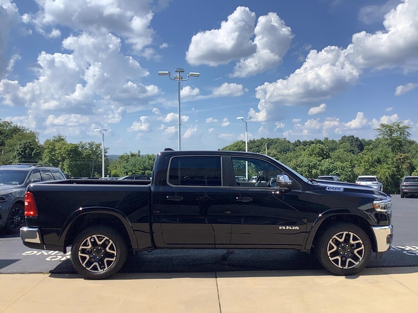2025 Ram 1500 Laramie photo 4