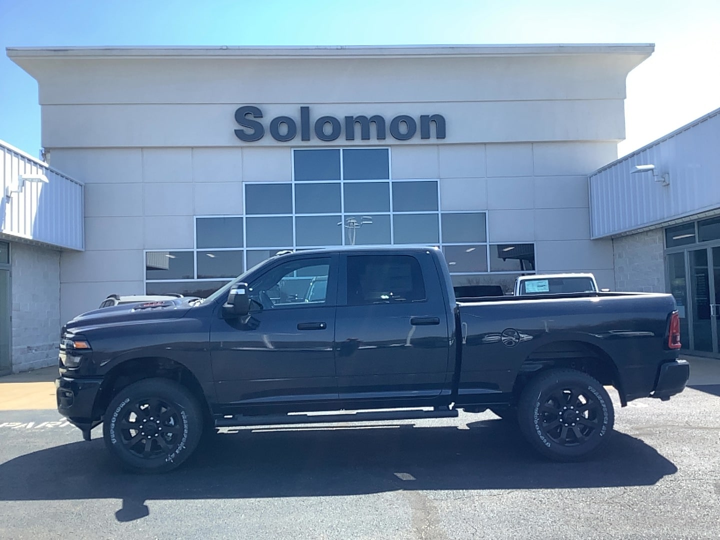 Forged Blue 2026 RAM 2500 Black Express Crew Cab 4WD Pickup Truck Four-Wheel Drive 8-Speed Automatic