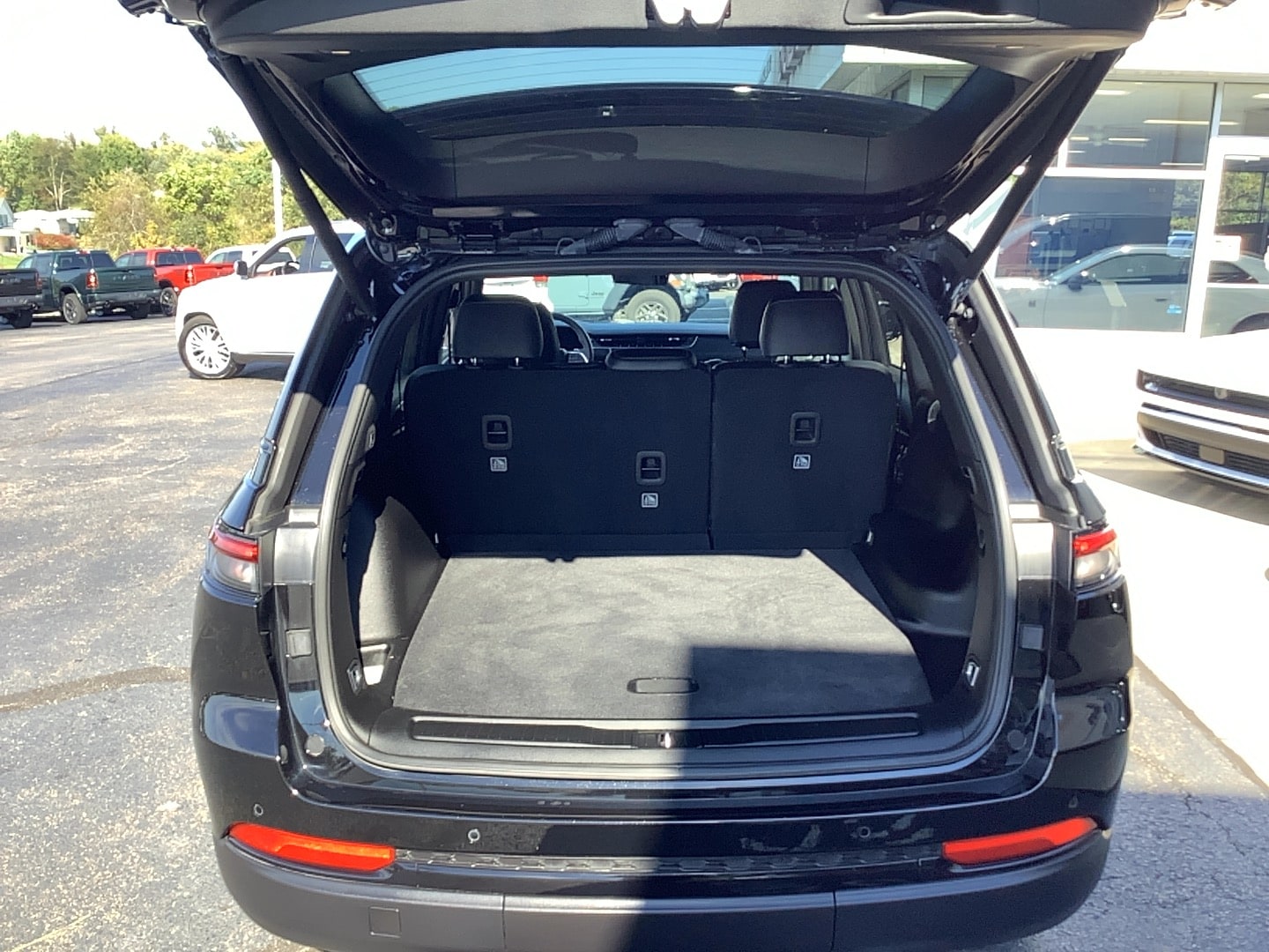 2025 Jeep Grand Cherokee photo 5 of 12