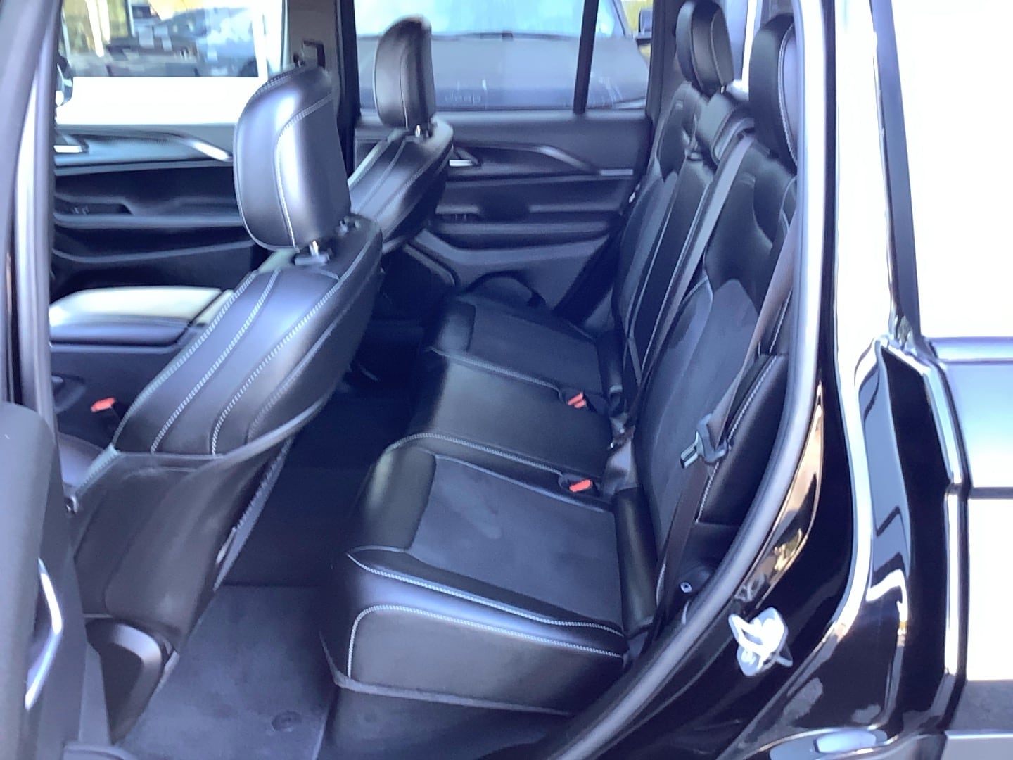 2025 Jeep Grand Cherokee photo 7 of 12